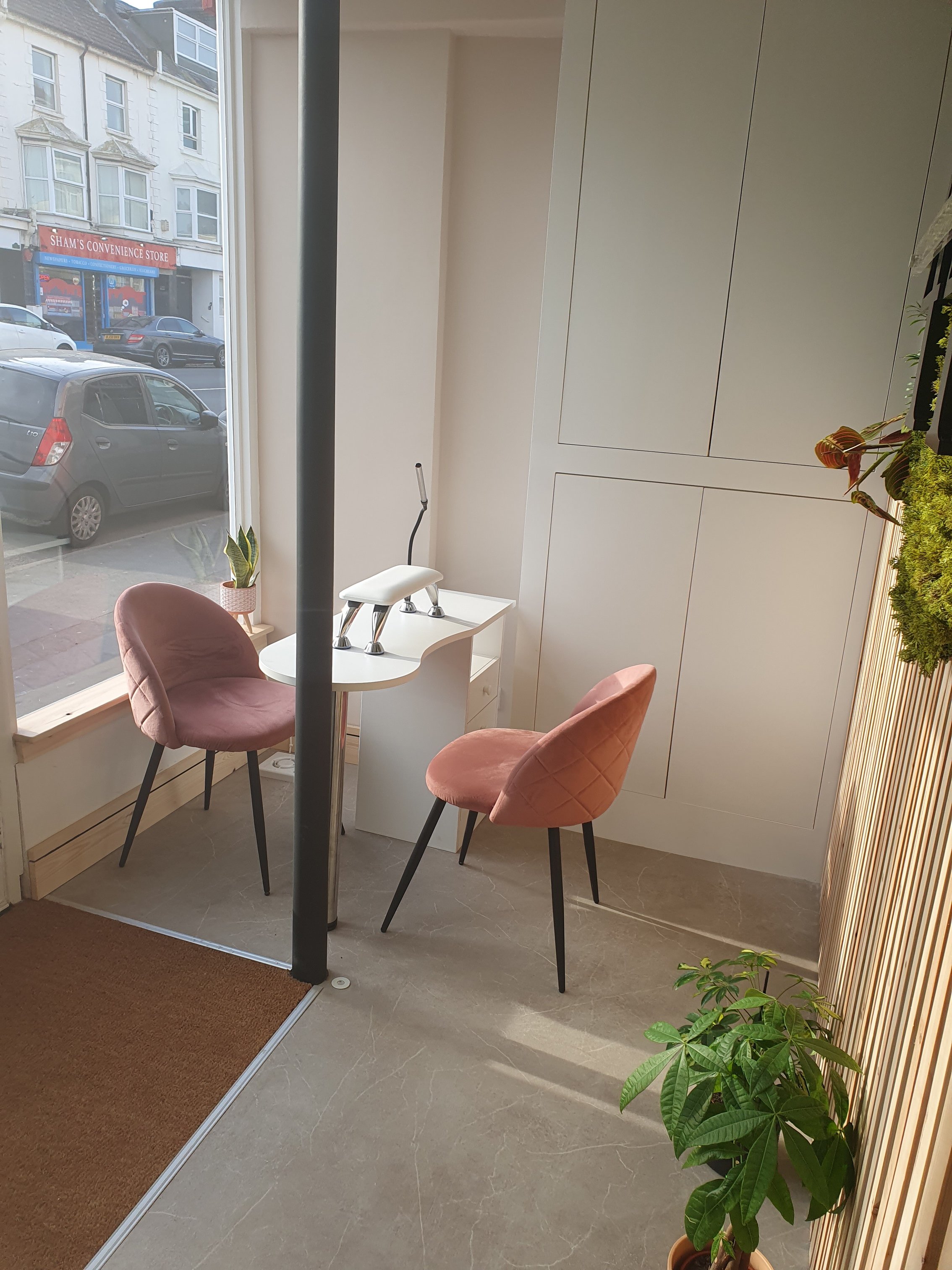 Nail Bar